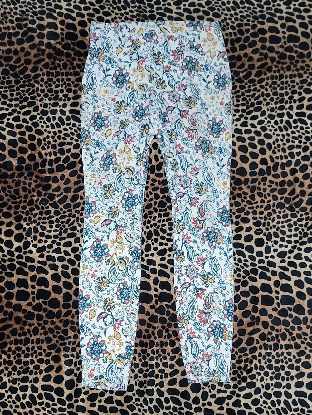 Time and Tru Floral Leggings in White & Blue Size Small Like New